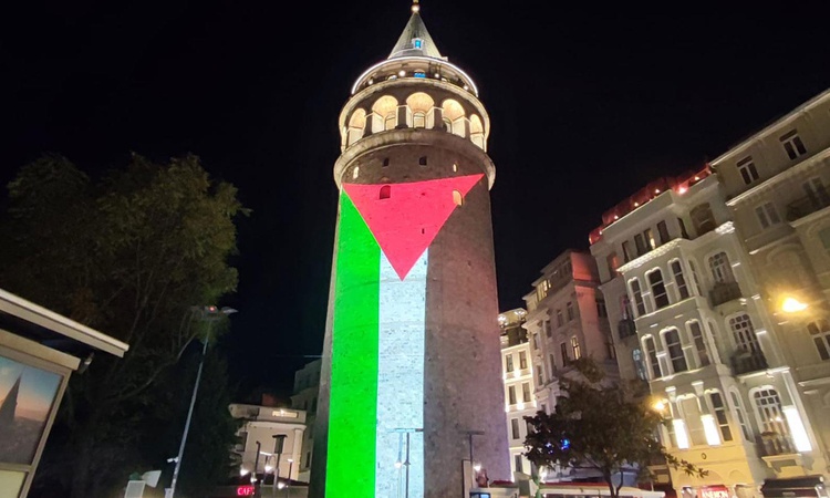 Gündemden Son Bilgiler: İstanbul'un kalbinde Filistin için tek yürek: Galata Kulesi Filistin bayrağıyla aydınl