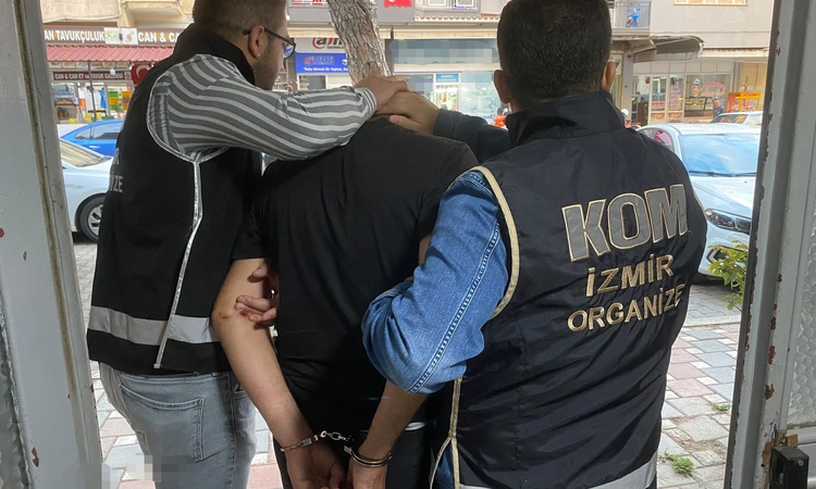 Gündemden Son Bilgiler: İzmir'de 19 yıl 9 ay hapis cezası bulunan firari yakalandı - Son Dakika Bilgileri