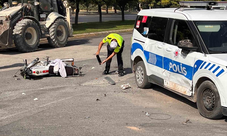 Gündemden Son Bilgiler: Kahramanmaraş Dulkadiroğlu'nda motosiklet polis aracına çarptı, 2 kişi yaralandı | İşt