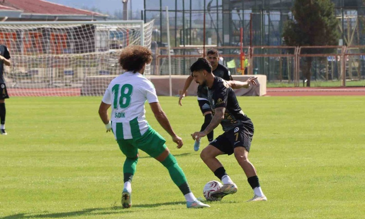 Gündemden Son Bilgiler: Kahramanmaraş İstiklalspor, TFF 2. Lig Kırmızı Grup'ta Serikspor'u 4-1 mağlup etti