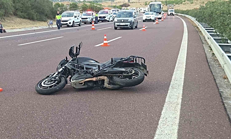 Gündemden Son Bilgiler: Kamyona çarpan motosiklet sürücüsü yaşamını yitirdi - Son Dakika Bilgileri