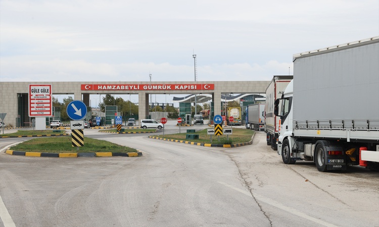 Gündemden Son Bilgiler: Kapitan Andrevo çalışması Hamzabeyli'de 20 kilometrelik tır kuyruğu yarattı - Son Daki