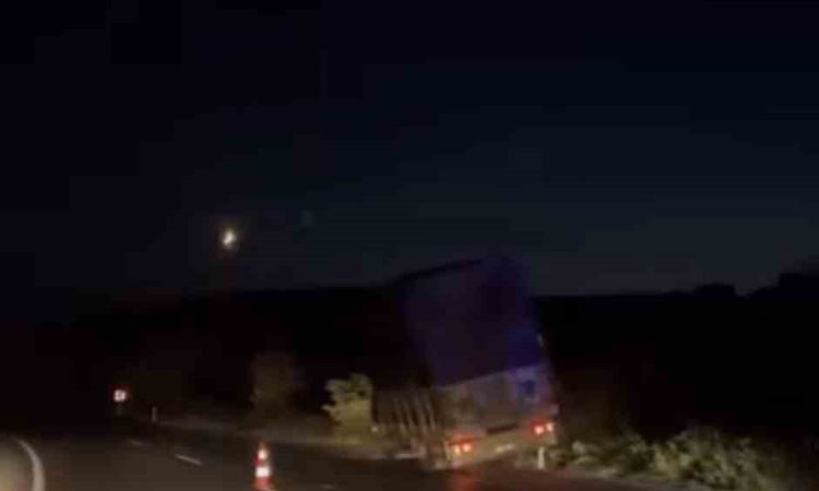 Gündemden Son Bilgiler: Karacabey’de kamyonet ağaçlara çarptı ve Merak Edilenler