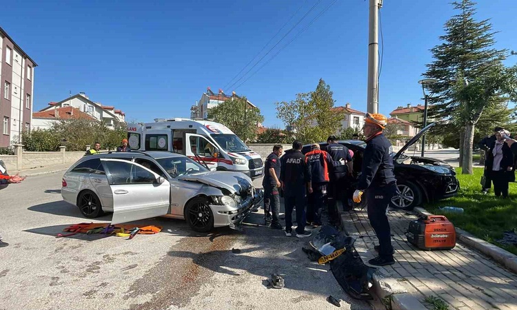 Gündemden Son Bilgiler: Karaman'da cip ile otomobilin çarpıştığı kazada 3 kişi yaralandı