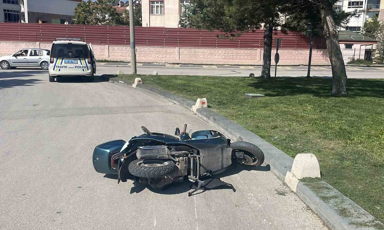 Gündemden Son Bilgiler: Karaman’da otomobille motosiklet çarpıştı: 1 yaralı