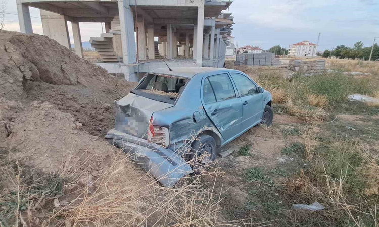 Gündemden Son Bilgiler: Karaman'da pikap ile otomobil kavşakta çarpıştı, 2 kişi yaralandı - Son Dakika Bilgile