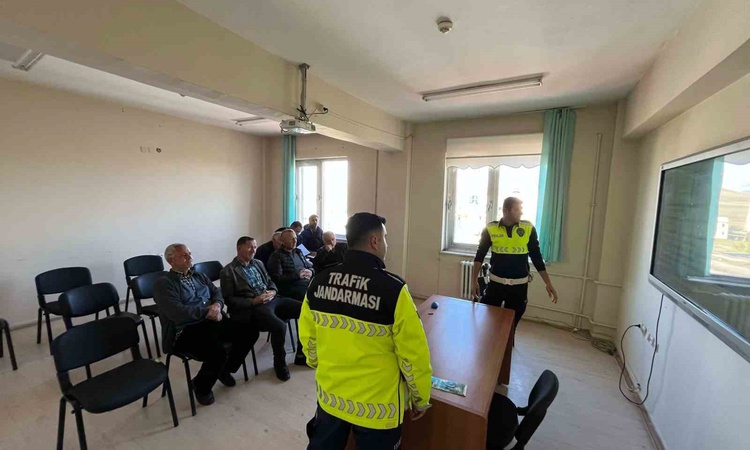 Gündemden Son Bilgiler: Kars'ın Akyaka ilçesinde okul servis şoförlerine trafik eğitimi verildi | İşte Tüm Ayr
