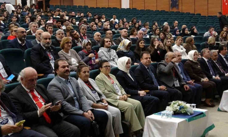 Gündemden Son Bilgiler: Kars'ta 13. Çocuk ve Gençlik Edebiyatı Sempozyumu akademisyenleri buluşturdu | İşte Tü
