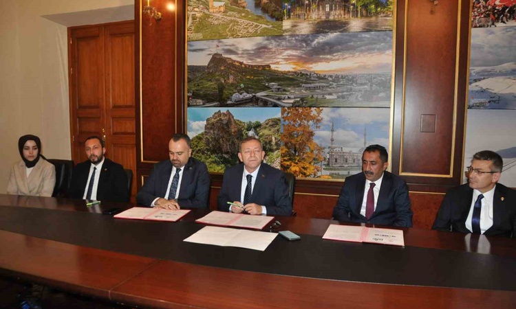 Gündemden Son Bilgiler: Kars'ta Mazlum Ağa Hamamı için protokol imzalandı, aslına uygun restore edilecek