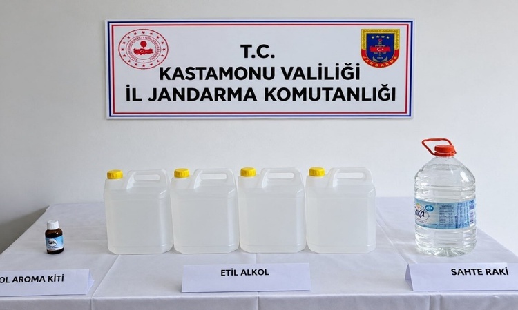 Gündemden Son Bilgiler: Kastamonu'da jandarma araç aramasında 5 litre sahte içki ve 20 litre etil alkol buldu