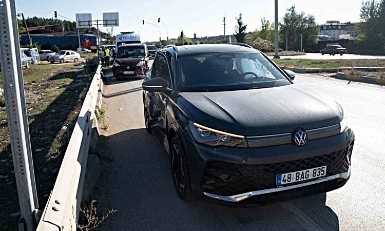 Gündemden Son Bilgiler: Kastamonu'da kırmızı ışık ihlali kazaya yol açtı, 2 kişi yaralandı: Gelişmeler Takip E