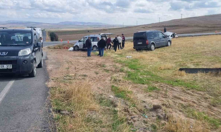 Gündemden Son Bilgiler: Kayseri Bünyan'da iki aracın çarpıştığı kazada 1 kişi öldü, 3 kişi yaralandı - Son Dak