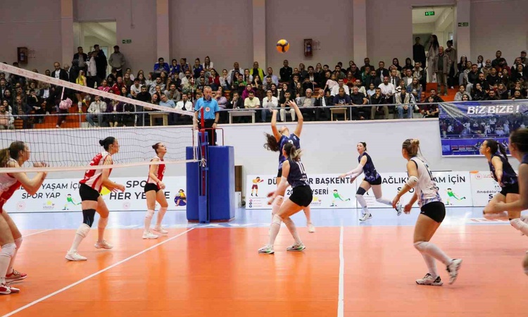 Gündemden Son Bilgiler: Kayseri Gençlik ve Spor İl Müdürü Kabakcı, Gevher Nesibe Spor Salonu'nu ziyaret etti v
