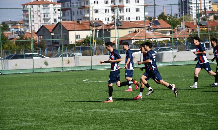 Gündemden Son Bilgiler: Kayseri Süper Amatör Küme'de sezonun ilk golü Abdulsamed Bozüslü'den geldi - Son Dakik