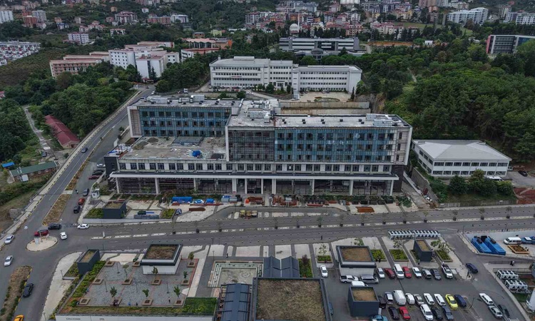Gündemden Son Bilgiler: KTÜ Çocuk Hastanesi'nde inşaat yüzde 95'e ulaştı, hastane önümüzdeki yıl açılacak ve M