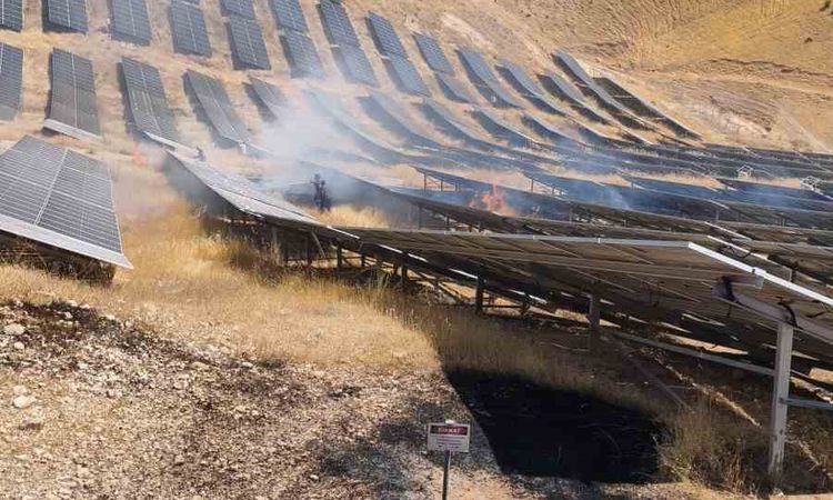 Gündemden Son Bilgiler: Kurtalan’da güneş enerjisi panellerinde yangın - Son Dakika Bilgileri