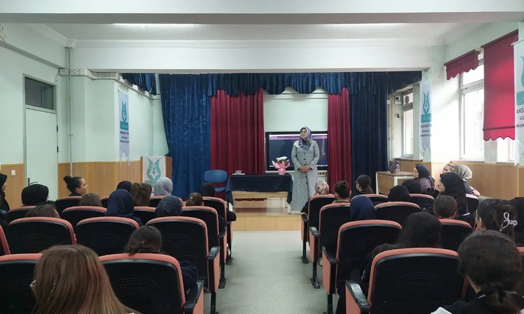 Gündemden Son Bilgiler: Kütahya'da imam hatip lisesinde 'Peygamberimiz ve Aile' semineri yapıldı | İşte Tüm Ay