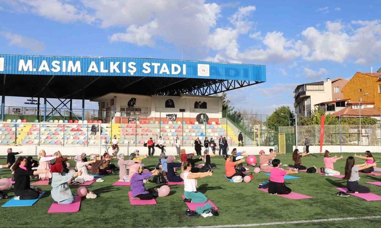 Gündemden Son Bilgiler: Kütahya'da meme kanseri farkındalığı için pembe pilates etkinliği yapıldı: Gelişmeler