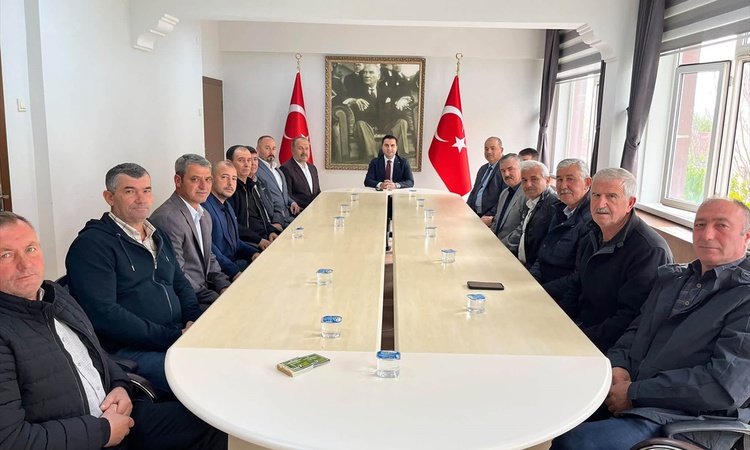 Gündemden Son Bilgiler: Lalapaşa'da Muhtarlar Günü'nde muhtarlar çelenk sundu, Kaymakam Çolak kabul etti: Geli