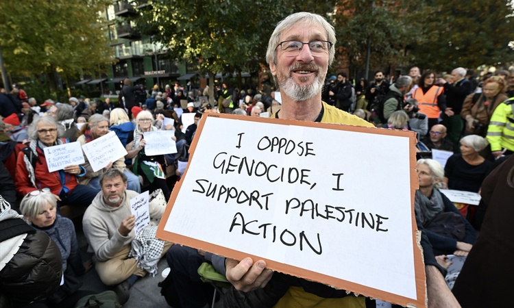 Gündemden Son Bilgiler: Londra'da ABD Büyükelçiliği önündeki Palestine Action eylemi 48 gözaltıyla sonuçlandı