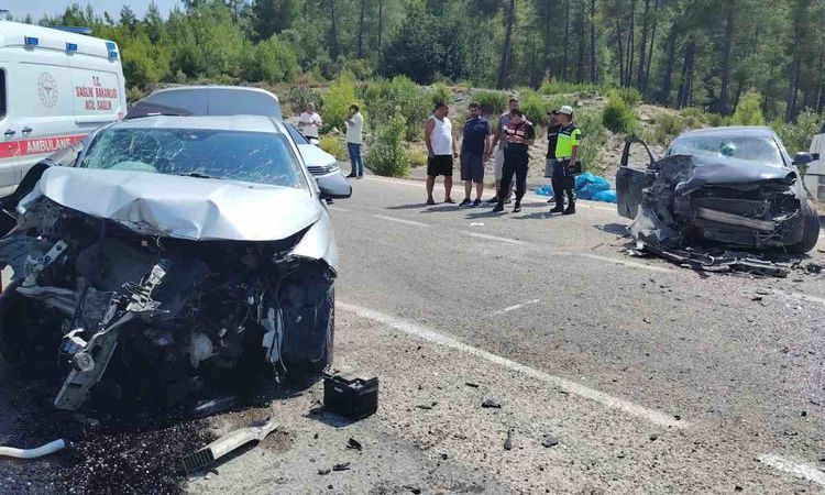 Gündemden Son Bilgiler: Manavgat'ta kazada yaralanan 64 yaşındaki sürücü yaşamını yitirdi: Gelişmeler Takip Ed