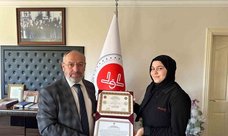 Gündemden Son Bilgiler: Manisa Salihli'de hafızlık sınavını geçen öğrenciler belgelerini törenle aldı | İşte T