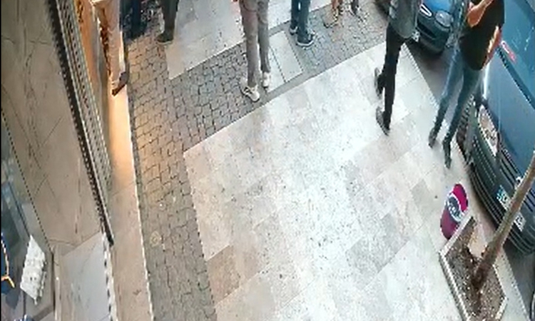 Gündemden Son Bilgiler: Manisa Salihli'de kuyumcu soygununda şüpheliyi esnaf yakaladı, 2 kişi yaralandı: Geliş