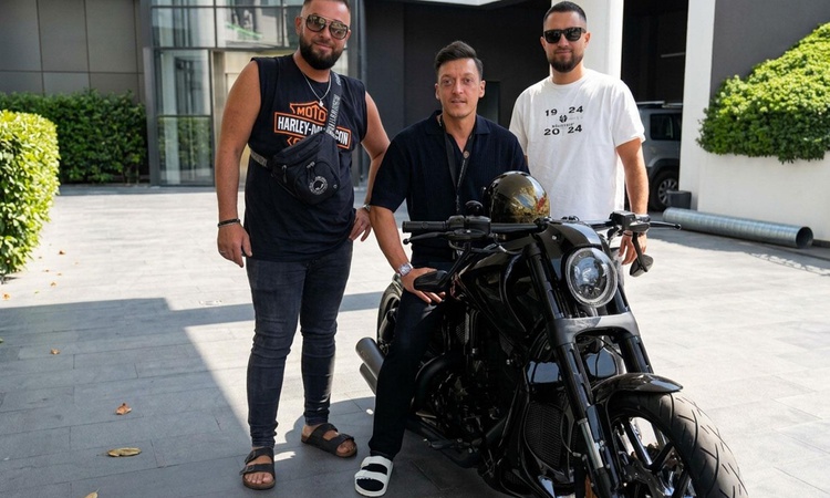 Gündemden Son Bilgiler: Mesut Özil en sevdiği motoru satışa çıkardı! Fiyatı dudak uçuklatıyor | İşte Tüm Ayrın