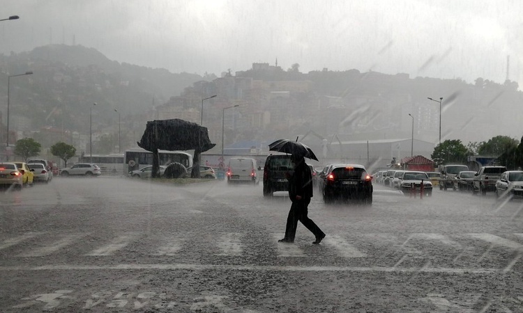 Gündemden Son Bilgiler: Meteoroloji, Erzincan, Erzurum ve Bayburt'ta metrekareye 21-75 kg yağış uyarısı verdi