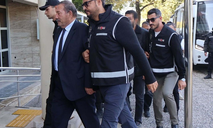 Gündemden Son Bilgiler: Milas Belediyesi'ne vekalet, tutuklanan Topuz'un yerine Mehmet Murat Yazar'a verildi