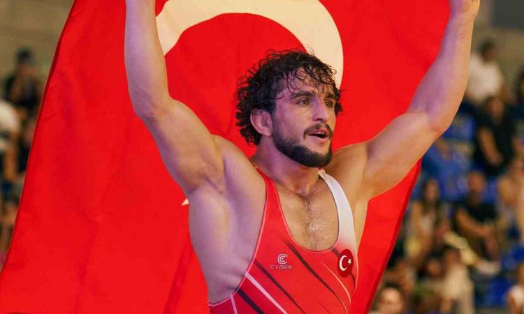 Gündemden Son Bilgiler: Milli güreşçi Duman'dan Akdeniz Oyunları'nda altın madalya