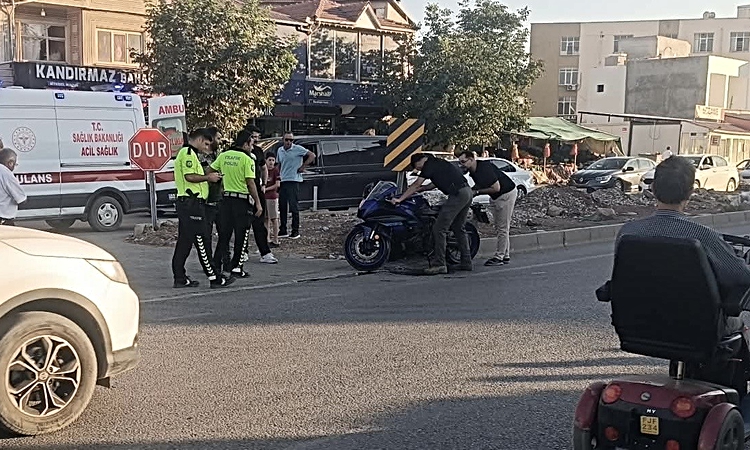 Gündemden Son Bilgiler: Motosiklet yayaya çarptı: 2 yaralı | İşte Tüm Ayrıntılar