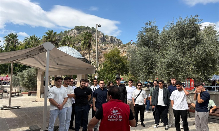 Gündemden Son Bilgiler: Muğla'da yeni üniversiteliler "Gelin Tanış Olalım" gezisiyle Dalyan'ı keşfetti - Son D