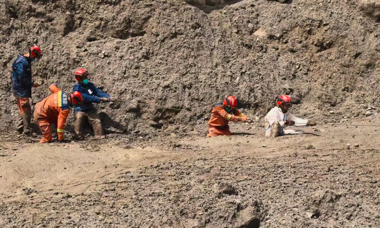 Gündemden Son Bilgiler: Nepal'de Buzul Çökmesi Çin Sınır Kapısında 16 Can Aldı, 546 Kişi Kayıp ve Merak Edilen
