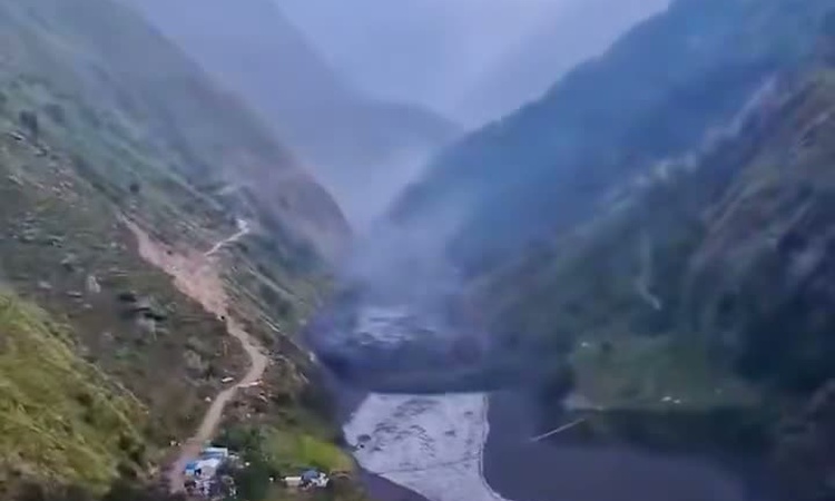 Gündemden Son Bilgiler: Nepal Gorkha'da selde evler ve asma köprüler sürüklendi, 5 kişiden haber alınamadı - S