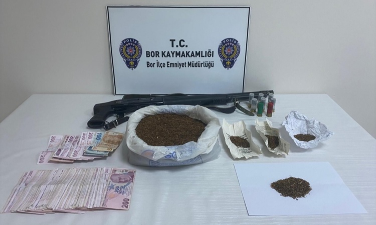 Gündemden Son Bilgiler: Niğde Bor'da uyuşturucu operasyonunda 3 şüpheliden 1'i hakkında tutuklama kararı veril