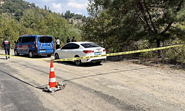 Gündemden Son Bilgiler: Osmaniye Bahçe'de araç 50 metrelik uçuruma yuvarlandı, 1 kişi öldü, 1 kişi yaralandı v