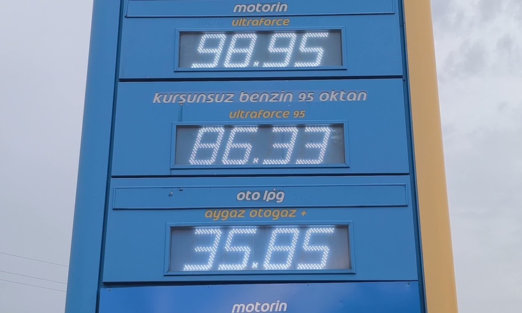 Gündemden Son Bilgiler: Osmaniye Kadirli'de çiftçi akaryakıt zammına tepki gösterdi, fıstığa mazot alamıyor -