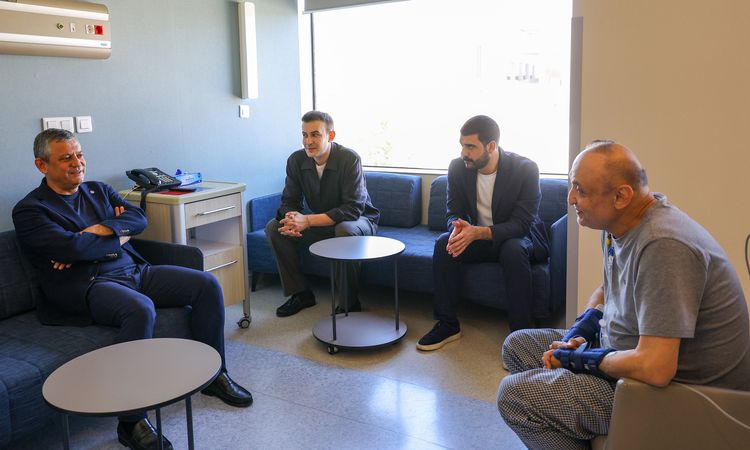 Gündemden Son Bilgiler: Özgür Özel, bıçaklı saldırıda yaralanan Milletvekili Melih Meriç'i hastanede ziyaret e