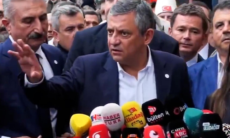 Gündemden Son Bilgiler: Özgür Özel'i küplere bindiren olay: Sen buradan git, gelme buraya: Gelişmeler Takip Ed