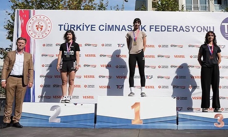 Gündemden Son Bilgiler: Parkur cimnastikte Mersinli Esilay Odabaşı altın ve bronz madalya kazandı - Son Dakika