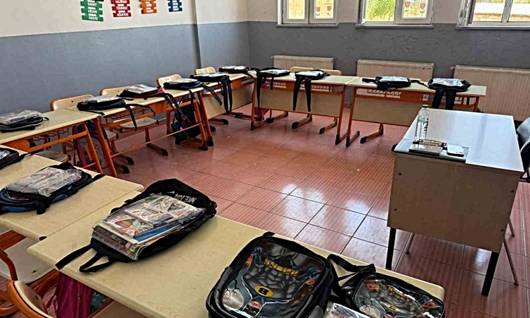 Gündemden Son Bilgiler: Patnos’ta yüzlerce öğrencinin yüzünü güldürdüler: Gelişmeler Takip Ediliyor