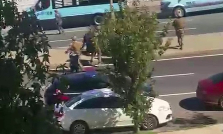 Gündemden Son Bilgiler: Pendik'te ikna sonuçsuz kalınca özel harekat bıçaklı şahsı etkisiz hale getirdi ve Mer