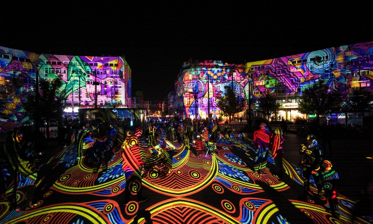 Gündemden Son Bilgiler: Polonya'nın Lodz kentinde 16. Light Move Işık Festivali Hayaller temasıyla düzenlendi