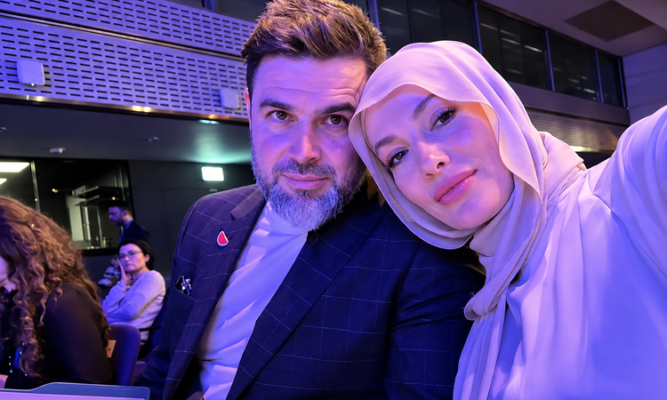 Gündemden Son Bilgiler: Reshad Strik'ten Gamze Özçelik'e aşk dolu sözler: Krallığıma bir kraliçe verdiği için