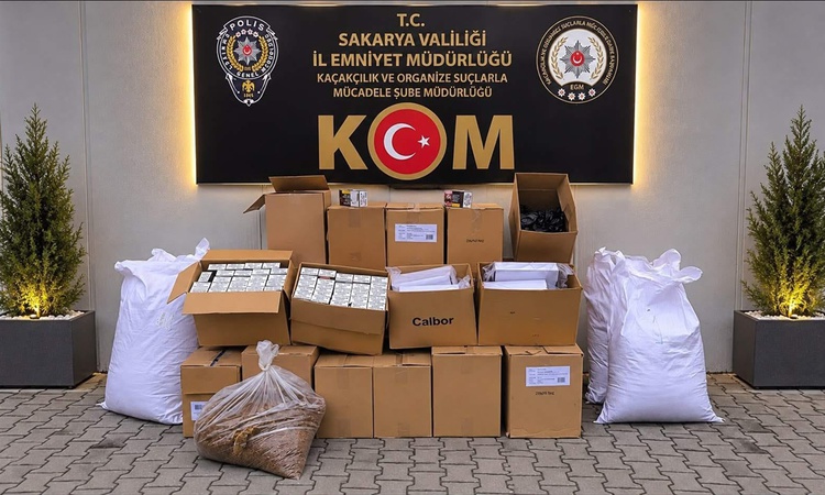 Gündemden Son Bilgiler: Sakarya'nın Adapazarı ilçesinde operasyonda 203 bin 500 kaçak makaron ele geçirildi |