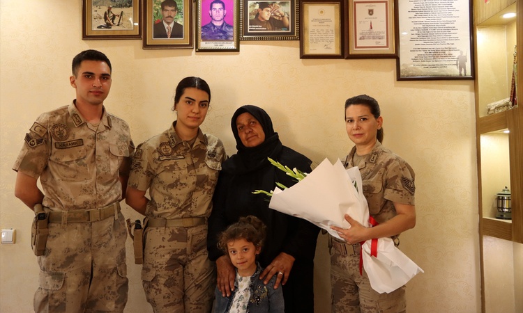 Gündemden Son Bilgiler: Şanlıurfa'da jandarmadan şehit Kasım Aksoy'un ailesine ziyaret ve Merak Edilenler