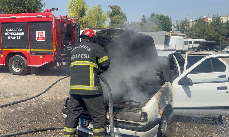 Gündemden Son Bilgiler: Şanlıurfa'da park halindeki otomobil yandı ve Merak Edilenler