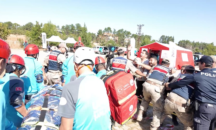 Gündemden Son Bilgiler: Şanlıurfa'da UMKE tatbikatı 6.9'luk deprem senaryosuyla gerçeği aratmadı