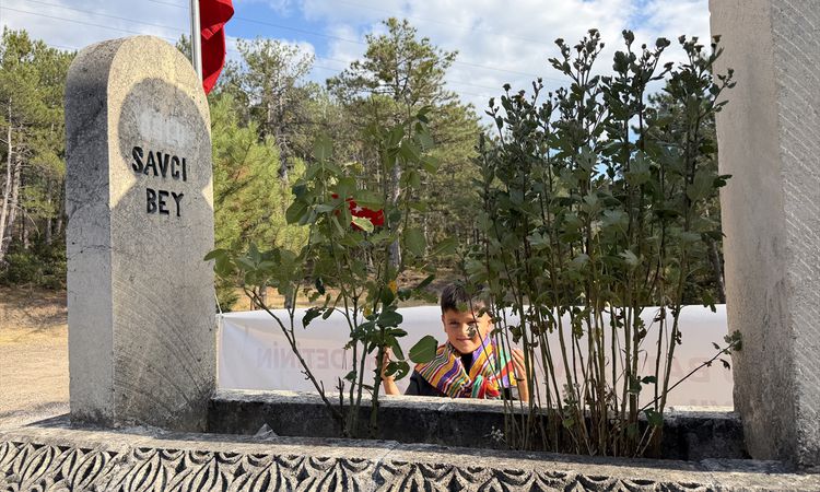 Gündemden Son Bilgiler: Saru Batu Savcı Bey, kabri başında anıldı | İşte Tüm Ayrıntılar